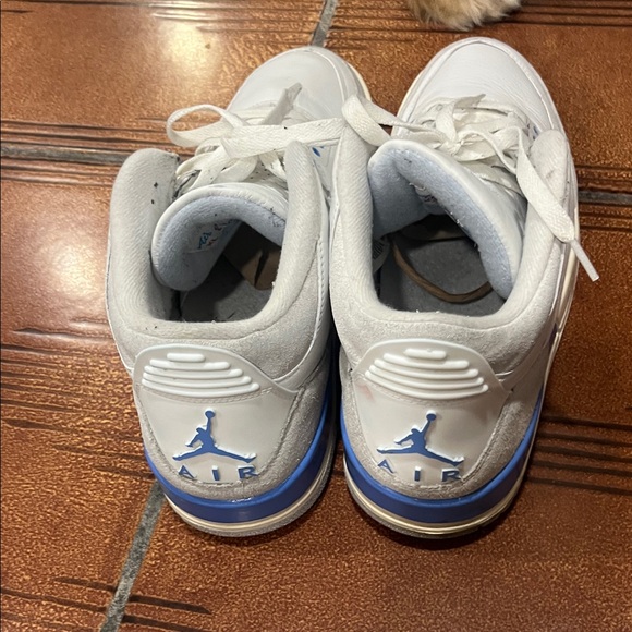 Jordan Athletic Shoes White and Blue - Picture 5 of 5